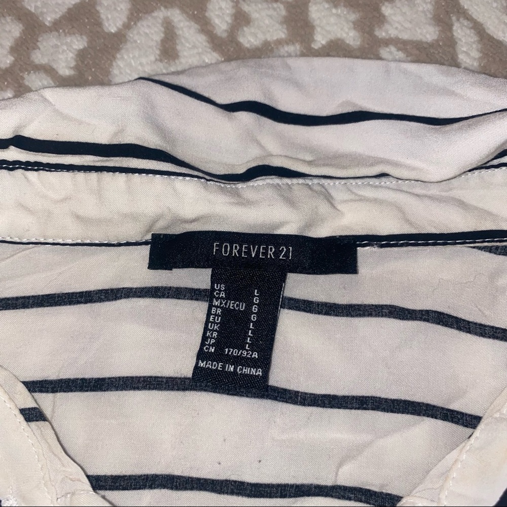 Button down loose blouse. - Picture 2 of 2